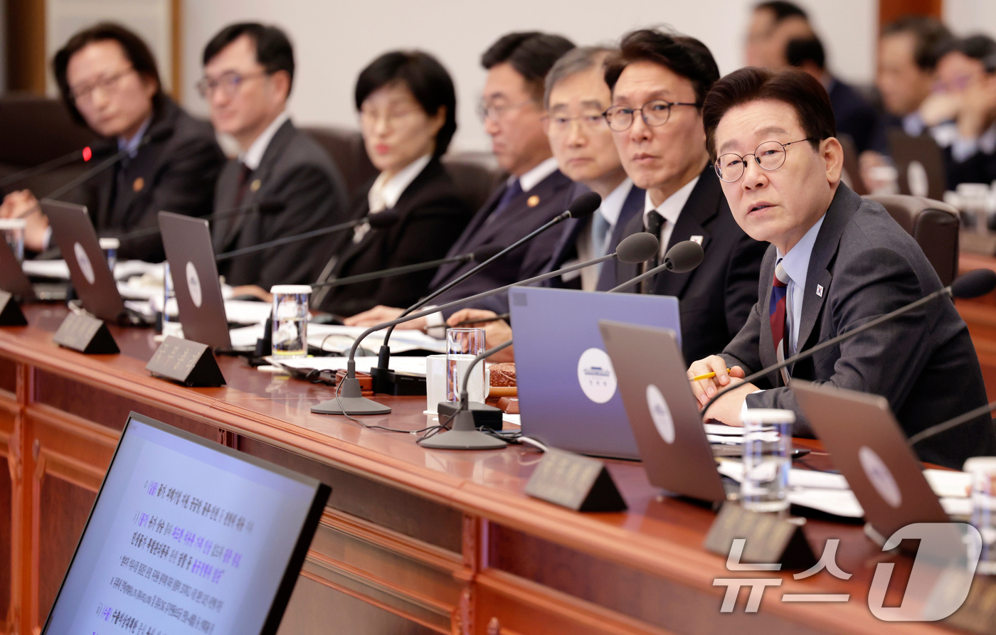 (서울=뉴스1) 이재명 기자 = 이재명 대통령이 5일 청와대에서 열린 임시 국무회의에서 발언하고 있다. 2026.3.5/뉴스1