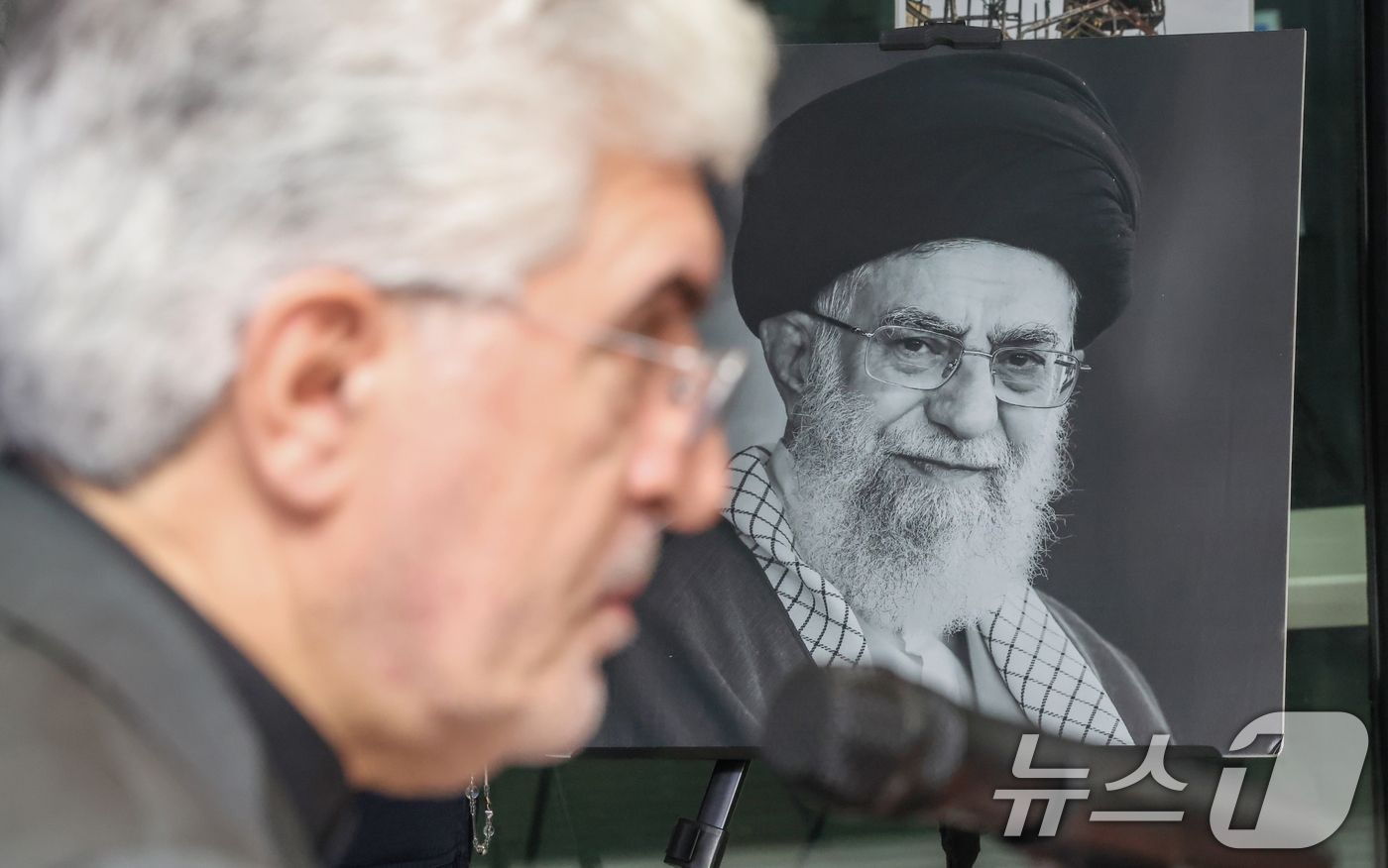 (서울=뉴스1) 최지환 기자 = 사이드 쿠제치 주한 이란 대사가 5일 오전 서울 용산구 주한 이란 대사관에서 미국·이스라엘의 이란 공격 관련한 이란 정부의 입장을 발표하고 있다. …