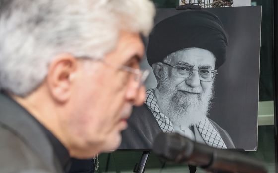 이란 정부 입장 발표하는 사이드 쿠제치 대사