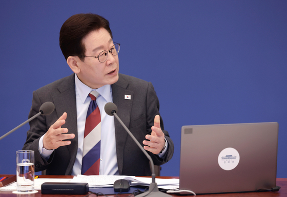 李대통령 "공동체 위기 이용 '나만 잘 살겠다' 못하게" 엄정 대응