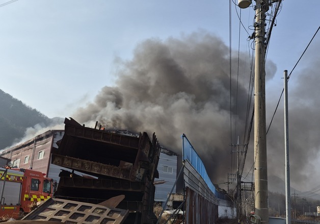 안성 삼죽면 채석 공장서 화재…3명 대피(종합)