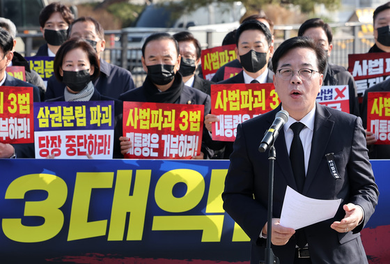 발언하는 송언석 원내대표