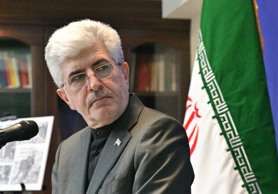 굳은 표정으로 현지 피해 영상 시청하는 주한이란대사