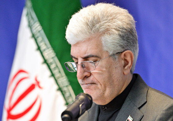 굳은 표정의 주한이란대사