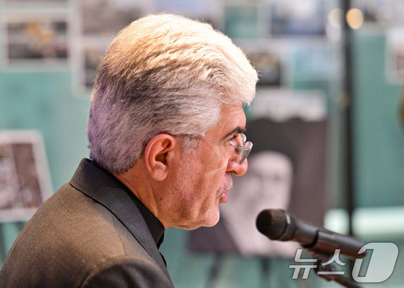 (서울=뉴스1) 최지환 기자 = 사이드 쿠제치 주한 이란 대사가 5일 오전 서울 용산구 주한 이란 대사관에서 미국·이스라엘의 이란 공격 관련한 이란 정부의 입장을 발표하고 있다. …