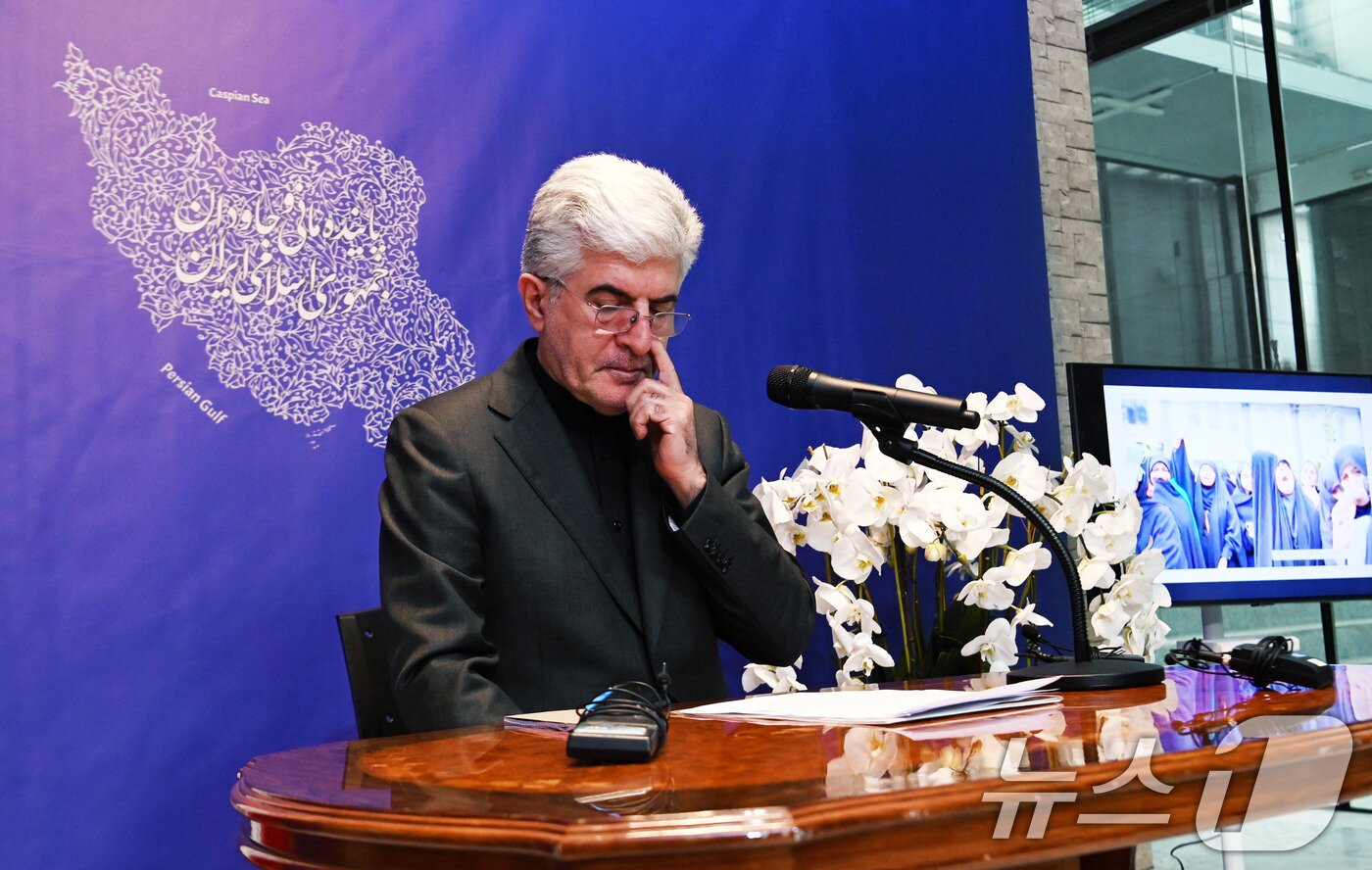 본문 이미지 - 사이드 쿠제치 주한 이란 대사가 5일 오전 서울 용산구 주한 이란 대사관에서 열린 미국·이스라엘의 이란 공격 관련한 이란 정부 입장 발표 기자회견에 자리해 있다. (공동취재) 2026.3.5 ⓒ 뉴스1 최지환 기자