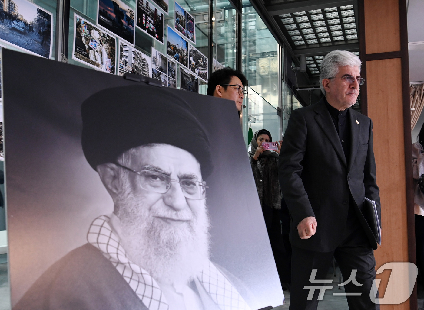 (서울=뉴스1) 최지환 기자 = 사이드 쿠제치 주한 이란 대사가 5일 오전 서울 용산구 주한 이란 대사관에서 미국·이스라엘의 이란 공격 관련한 이란 정부의 입장을 발표하기 위해 입 …