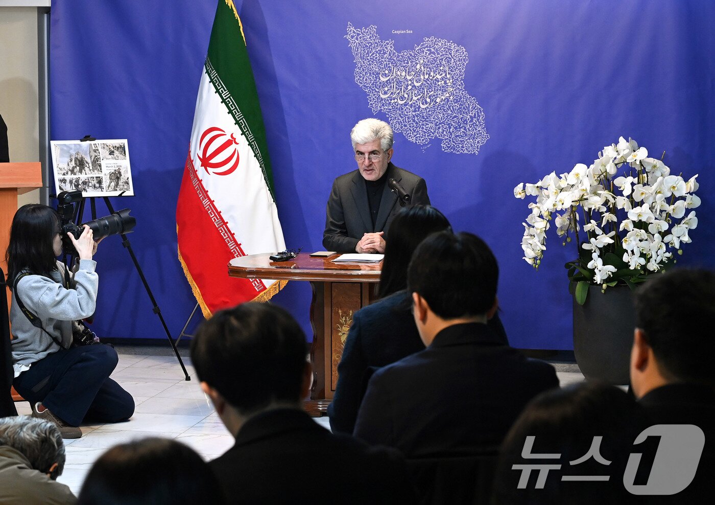 본문 이미지 - 사이드 쿠제치 주한 이란 대사가 5일 오전 서울 용산구 주한 이란 대사관에서 미국·이스라엘의 이란 공격 관련한 이란 정부의 입장을 발표하고 있다. (공동취재) 2026.3.5 ⓒ 뉴스1 최지환 기자