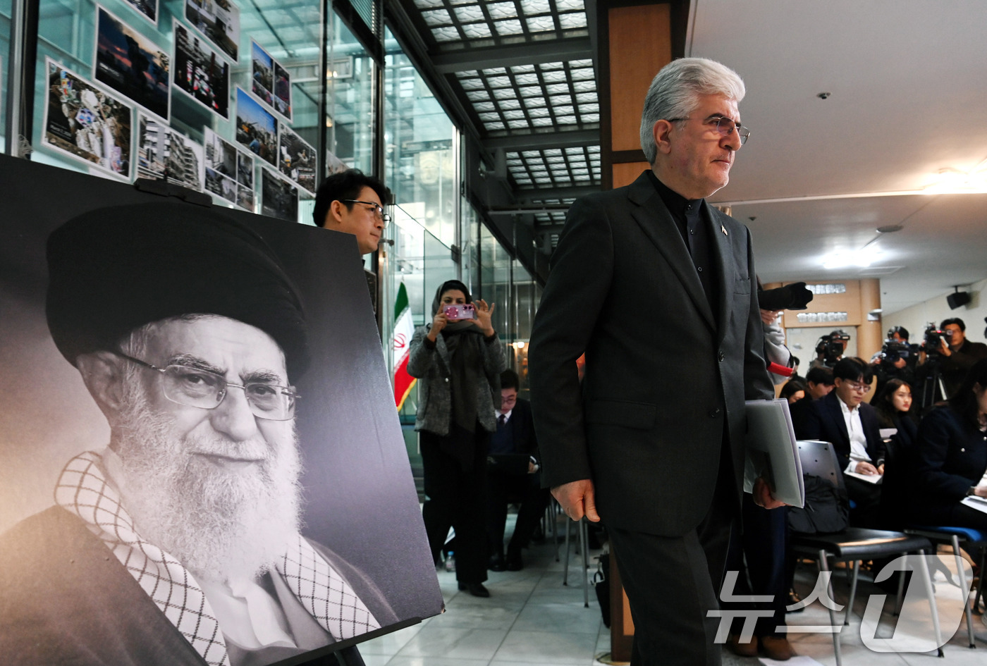 (서울=뉴스1) 최지환 기자 = 사이드 쿠제치 주한 이란 대사가 5일 오전 서울 용산구 주한 이란 대사관에서 미국·이스라엘의 이란 공격 관련한 이란 정부의 입장을 발표하기 위해 입 …