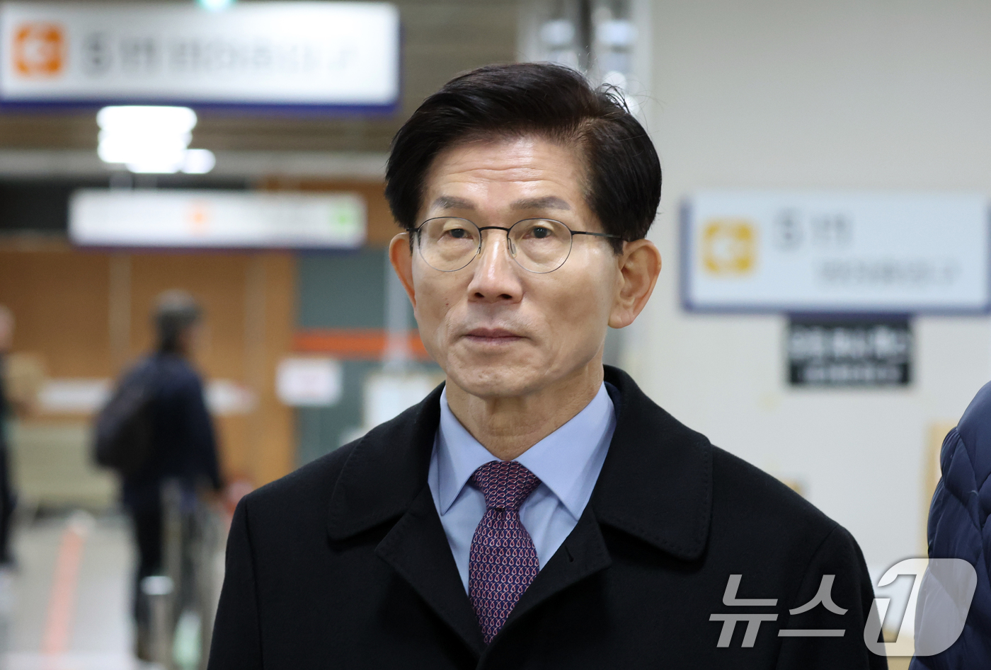(서울=뉴스1) 김명섭 기자 = 김문수 전 고용노동부 장관이 5일 서울 서초구 서울중앙지방법원에서 열린 '21대 대선 선거법 위반' 혐의 공판에 출석하고 있다. 2026.3.5/뉴 …