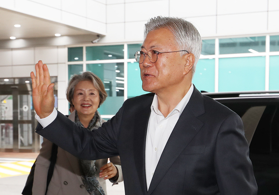 文 전 대통령, 퇴임 후 첫 미국 방문…美싱크탱크서 연설