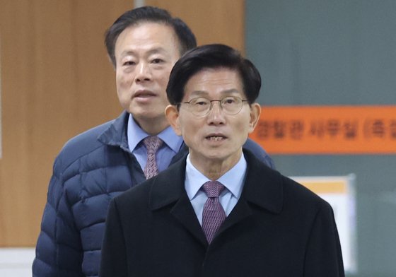 김문수 전 장관, 선거법 위반 혐의 첫 재판