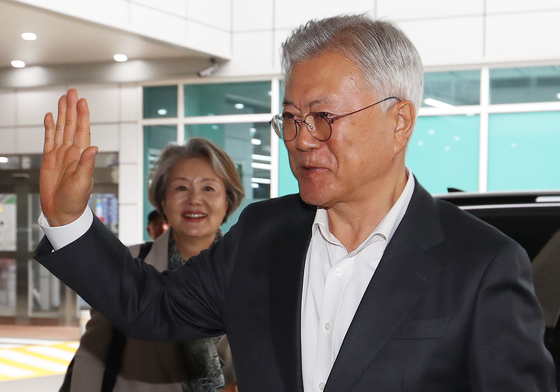문 전 대통령 "트럼프 방중 계기 결단 기대…김정은, 李대통령 손 잡아야"