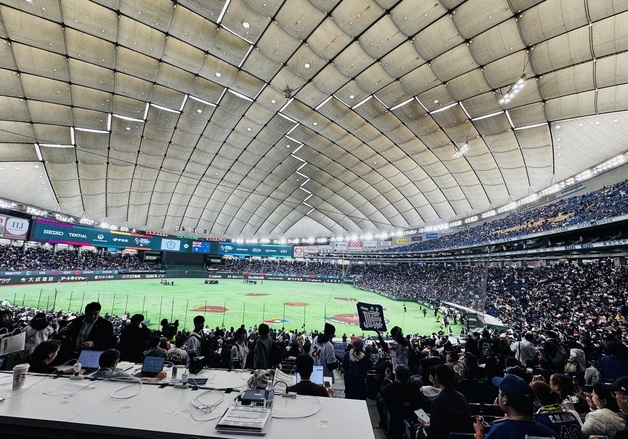 도쿄돔 가득 메운 대만팬, 어디서나 보이는 오타니…개막전 풍경[WBC]