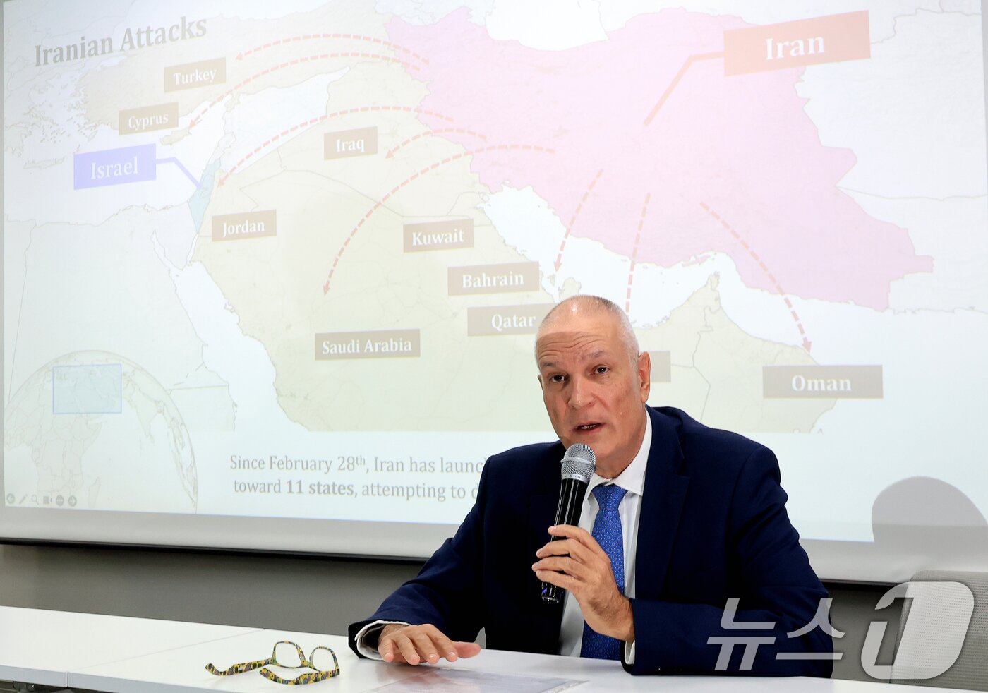 본문 이미지 - 라파엘 하르파즈 이스라엘대사가 5일 서울 종로구 HJ비즈니스센터에서 이스라엘의 군사작전인 ‘Roaring Lion’ 및 이스라엘 정부의 입장을 밝히기 위해 기자회견을 갖고 있다. 2026.3.5 ⓒ 뉴스1 이호윤 기자