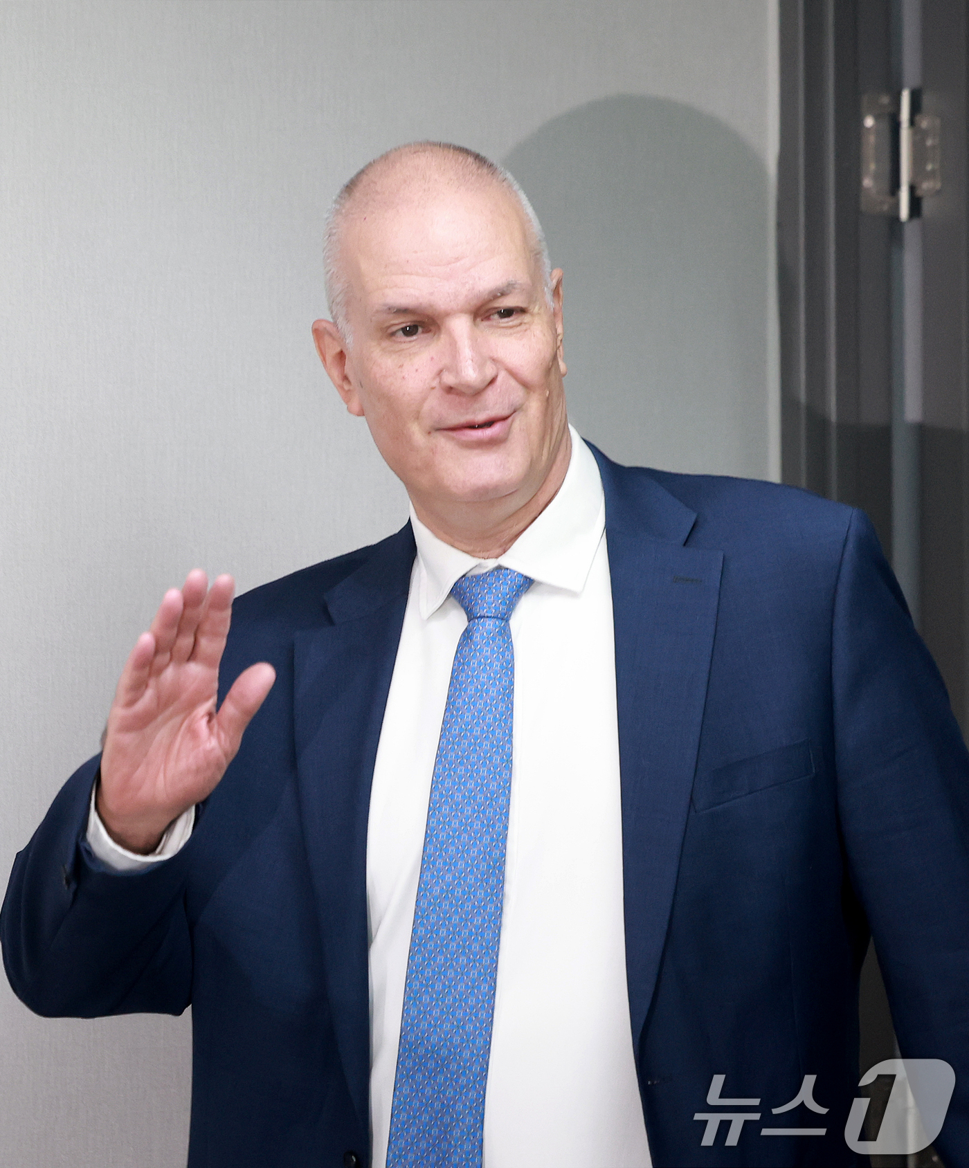 (서울=뉴스1) 이호윤 기자 = 라파엘 하르파즈 이스라엘대사가 5일 서울 종로구 HJ비즈니스센터에서 이스라엘의 군사작전인 ‘Roaring Lion’ 및 이스라엘 정부의 입장을 밝히 …