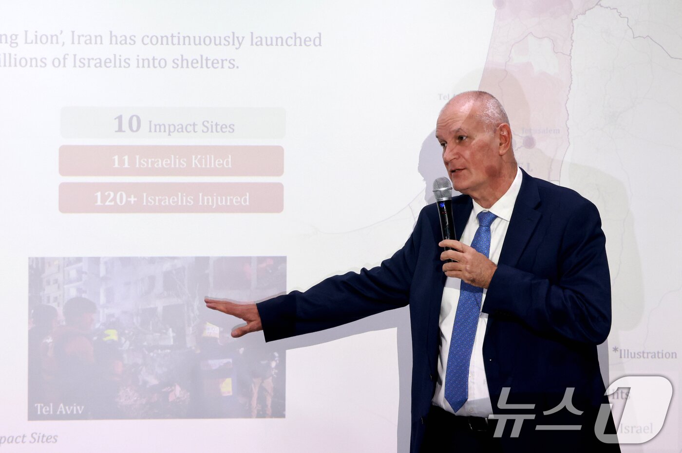 본문 이미지 - 라파엘 하르파즈 이스라엘대사가 5일 서울 종로구 HJ비즈니스센터에서 이스라엘의 군사작전인 ‘Roaring Lion’ 및 이스라엘 정부의 입장을 밝히기 위해 기자회견을 갖고 있다. 2026.3.5 ⓒ 뉴스1 이호윤 기자