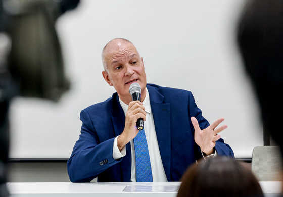 취재진에게 이스라엘 정부 입장 밝히는 주한 이스라엘대사