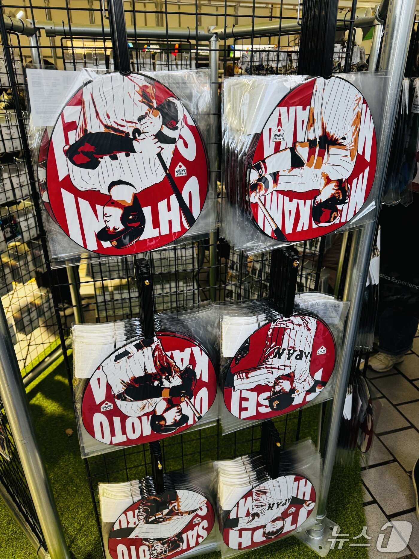 본문 이미지 - WBC가 열리는 일본 도쿄돔 곳곳에서는 대회 최고 슈퍼스타 오타니 쇼헤이의 모습을 어렵지 않게 찾아볼 수 있었다.2026.3.5 ⓒ 뉴스1 서장원 기자