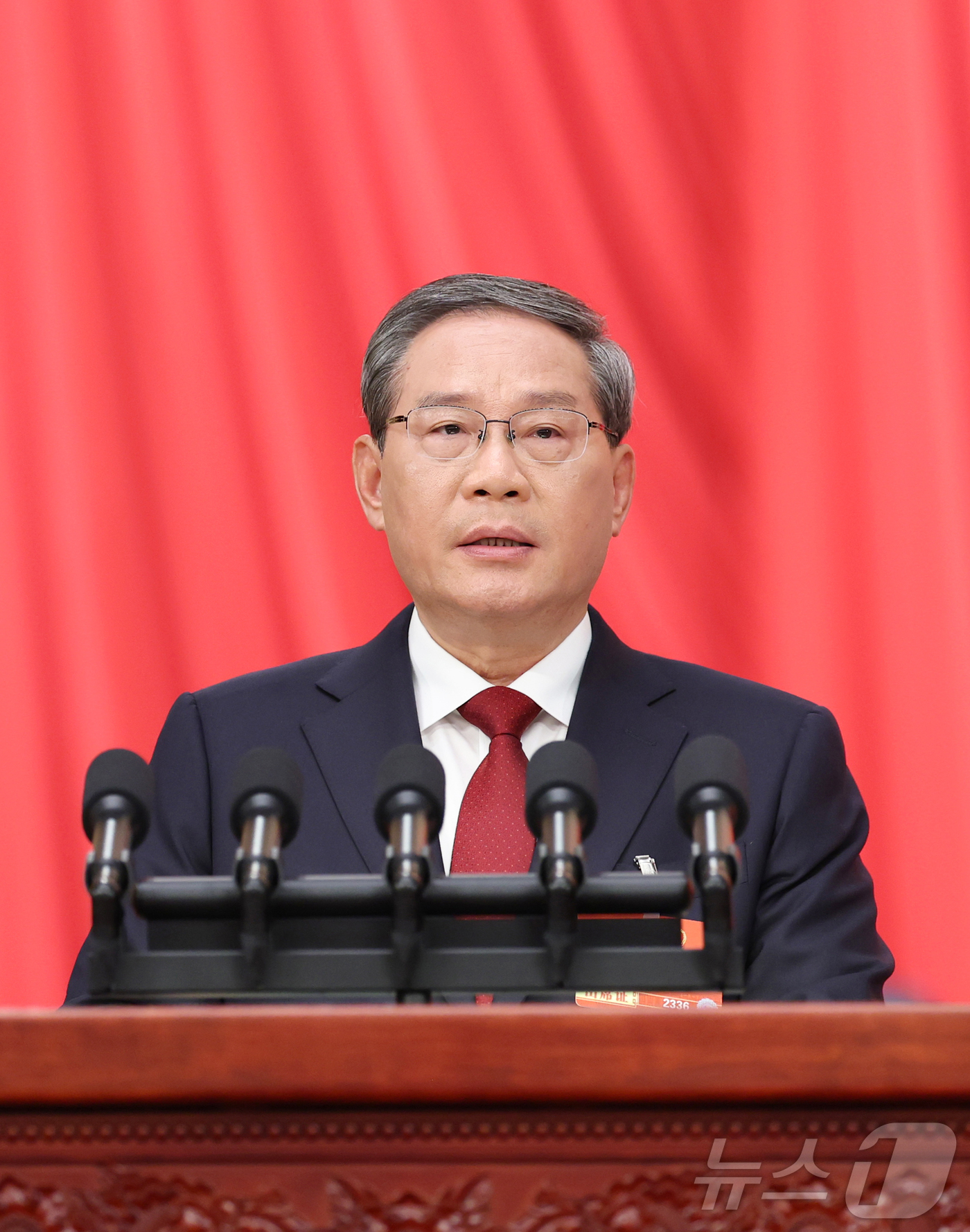 (신화=뉴스1) 정은지 특파원 = 리창 중국 국무원 총리가 5일 베이징 인민대회당에서 개최된 제14기 전국인민대표대회(전인대) 4차 회의 개막식에서 발언을 하고 있다.ⓒ 신화=뉴스 …