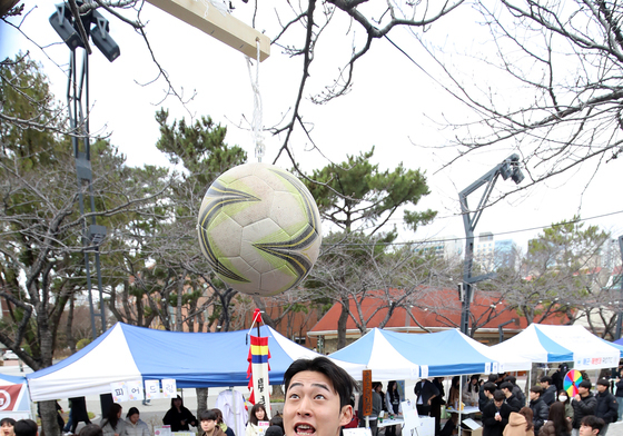 "축구 동아리 오세요"