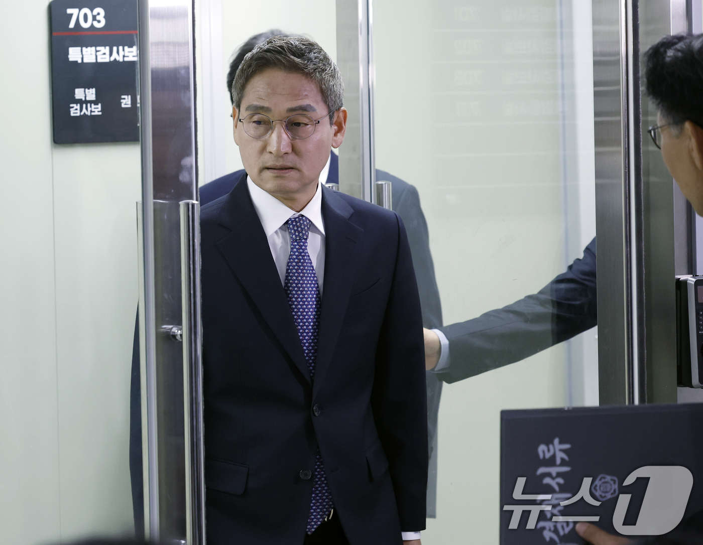 (서울=뉴스1) 박정호 기자 = 안권섭 특별검사가 5일 오후 서울시 서초구 관봉권 띠지 폐기 의혹 및 쿠팡 퇴직금 불기소 외압 의혹 진상규명을 위한 특별검사팀 사무실에서 수사 결과 …