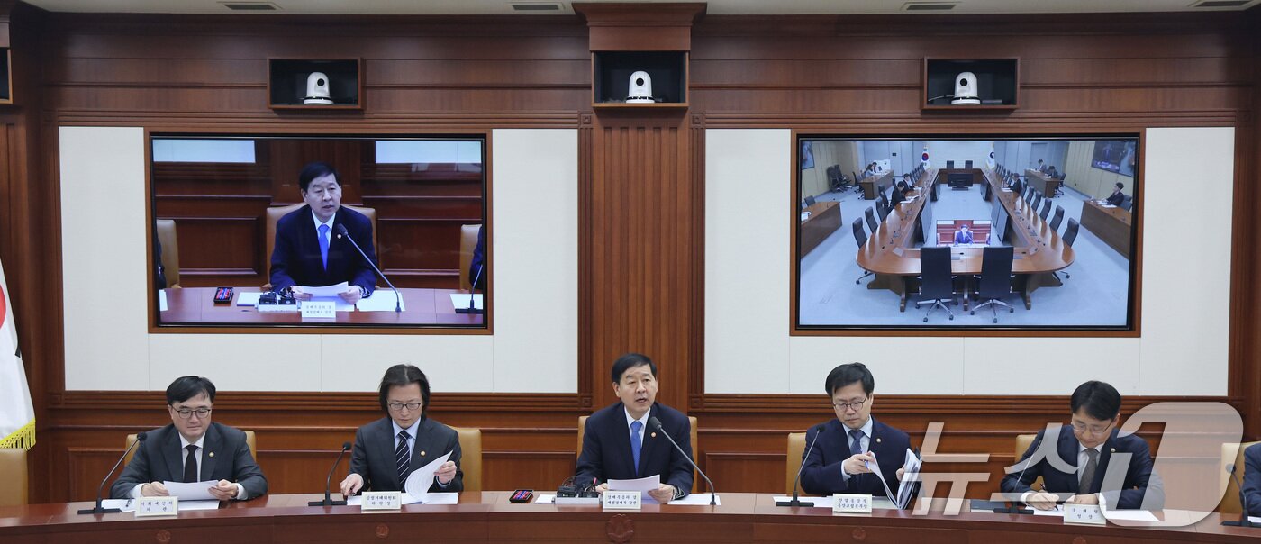 본문 이미지 - 구윤철 부총리 겸 재정경제부 장관이 5일 서울 종로구 정부서울청사에서 열린 민생물가 특별관리 관계장관 TF 회의에서 모두발언을 하고 있다. 2026.3.5 ⓒ 뉴스1 임세영 기자