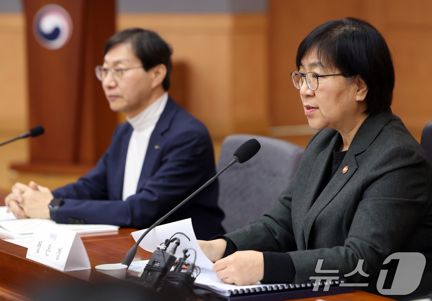 (서울=뉴스1) 황기선 기자 = 정은경 보건복지부 장관이 5일 오후 서울 종로구 정부서울청사에서 열린 '2026년도 제2차 국민연금기금운용위원회'에서 모두발언을 하고 있다.  20 …