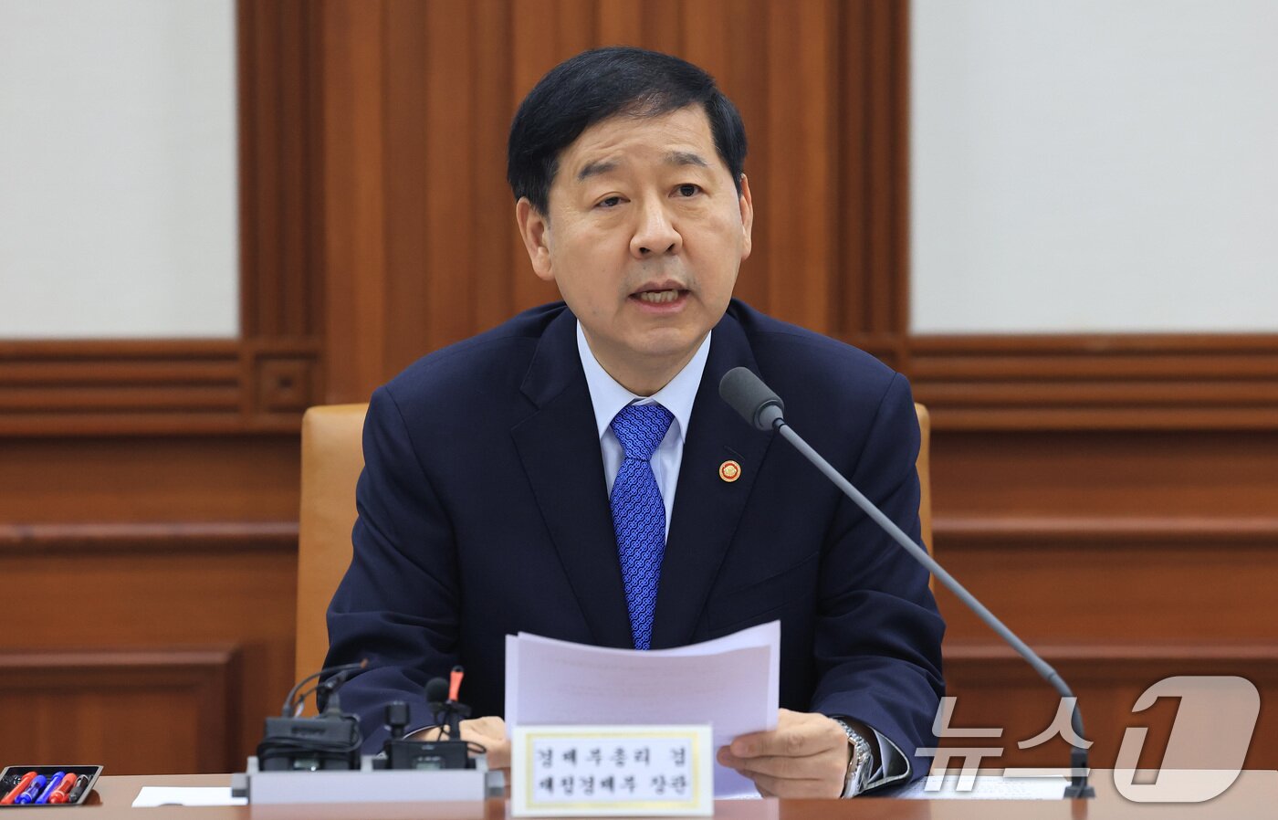 본문 이미지 - 구윤철 부총리 겸 재정경제부 장관이 5일 서울 종로구 정부서울청사에서 열린 민생물가 특별관리 관계장관 TF 회의에서 모두발언을 하고 있다. 2026.3.5 ⓒ 뉴스1 임세영 기자
