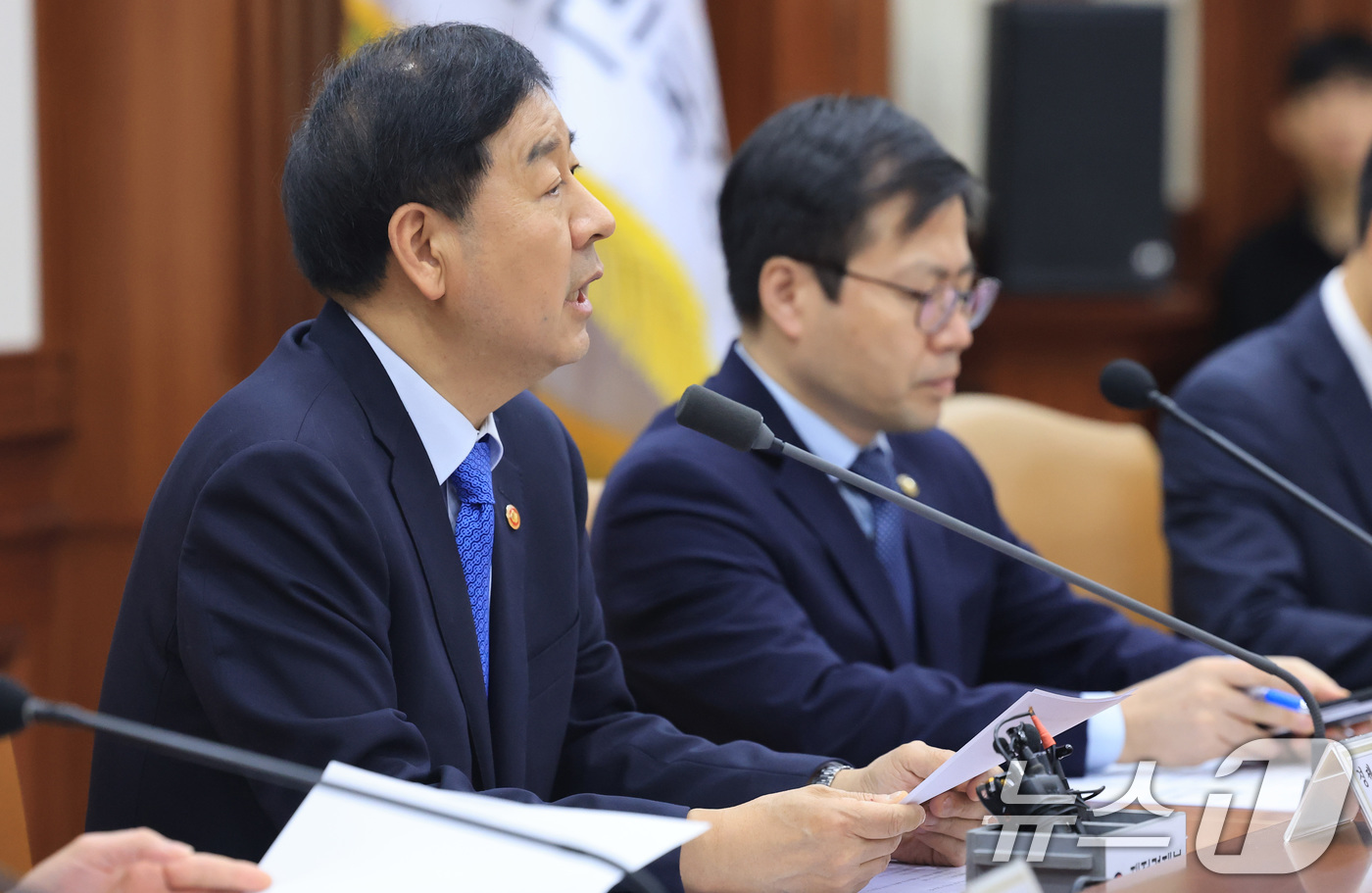 (서울=뉴스1) 임세영 기자 = 구윤철 부총리 겸 재정경제부 장관이 5일 서울 종로구 정부서울청사에서 열린 민생물가 특별관리 관계장관 TF 회의에서 모두발언을 하고 있다. 2026 …