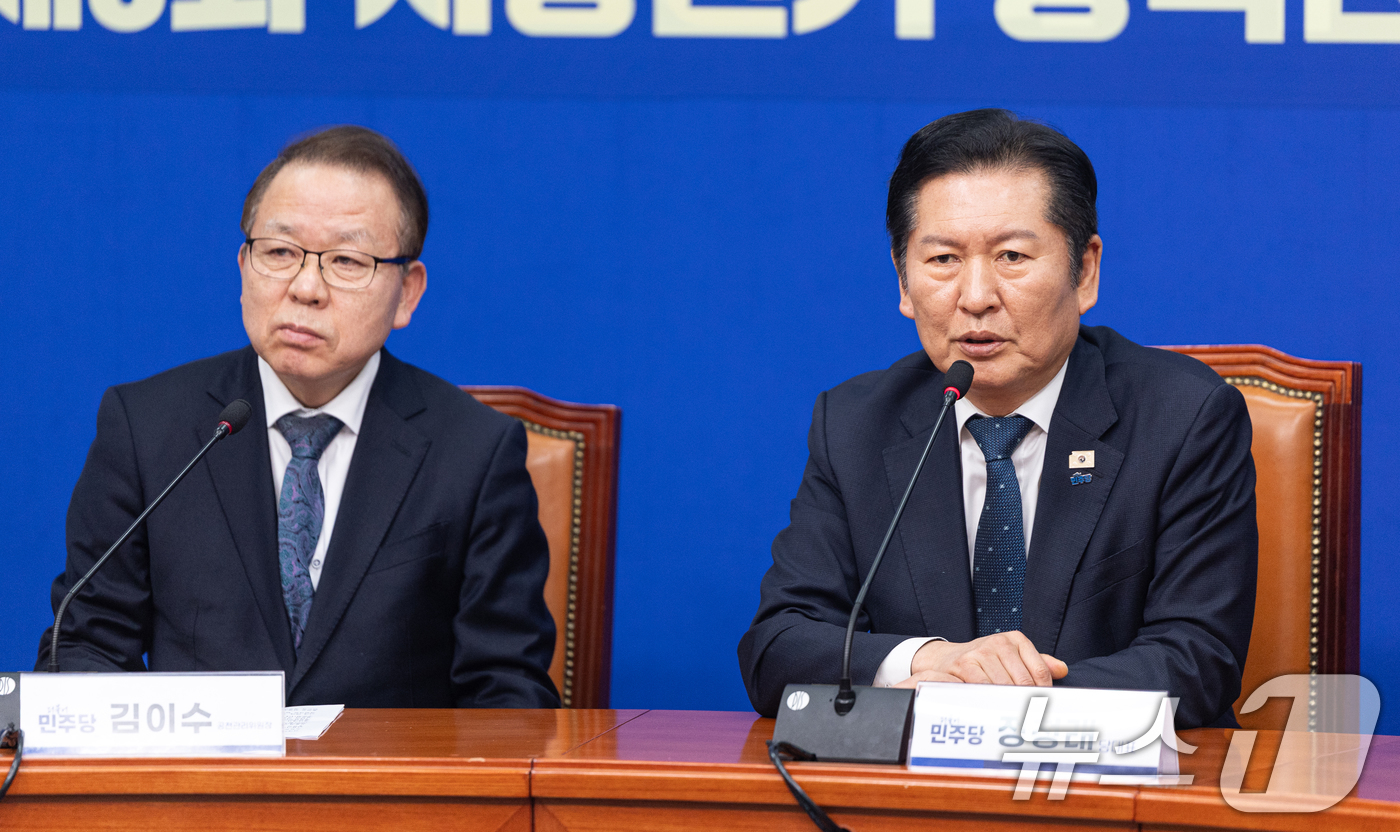 (서울=뉴스1) 이승배 기자 = 5일 서울 여의도 국회에서 열린 더불어민주당 공천 심사 결과 발표에서 정청래 대표가 발언하고 있다.더불어민주당은 6·3 지방선거 '3호 단수공천'으 …