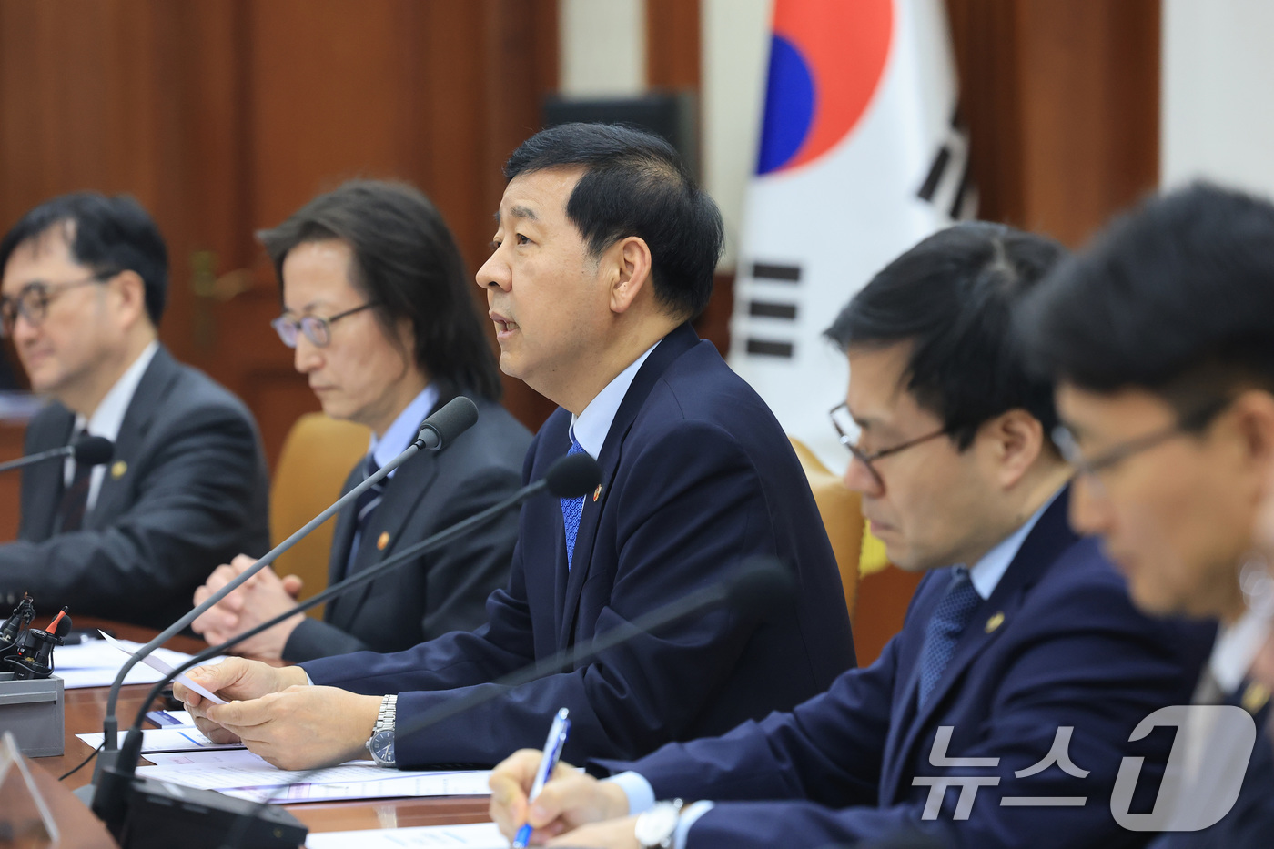 (서울=뉴스1) 임세영 기자 = 구윤철 부총리 겸 재정경제부 장관이 5일 서울 종로구 정부서울청사에서 열린 민생물가 특별관리 관계장관 TF 회의에서 모두발언을 하고 있다. 2026 …