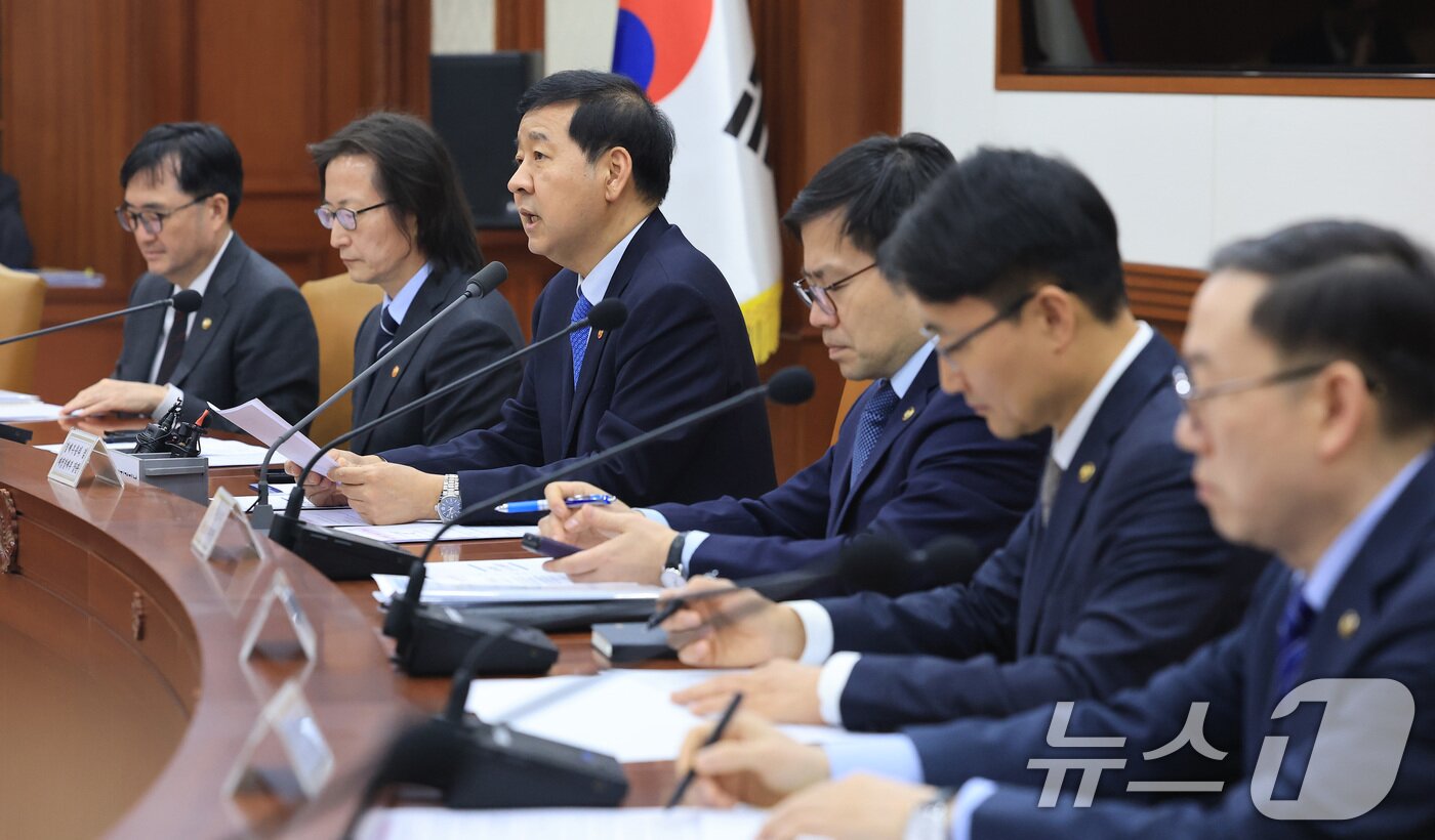 본문 이미지 - 구윤철 부총리 겸 재정경제부 장관이 5일 서울 종로구 정부서울청사에서 열린 민생물가 특별관리 관계장관 TF 회의에서 모두발언을 하고 있다. 2026.3.5 ⓒ 뉴스1 임세영 기자