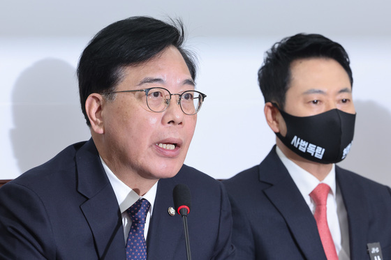 송언석 "李정권 탓 휘발유값 상승…부당이익 기업 조치해야"