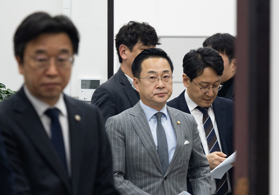 공소취소 추진위 2차 회의 참석하는 박성준 부위원장