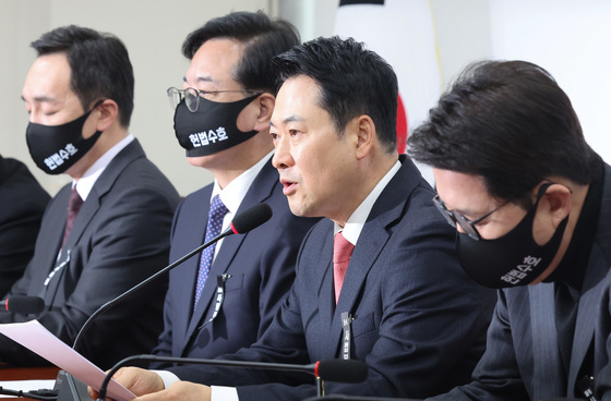 여론 악화 국힘, 긴급 의총 소집… '지선 돌파구' 모색