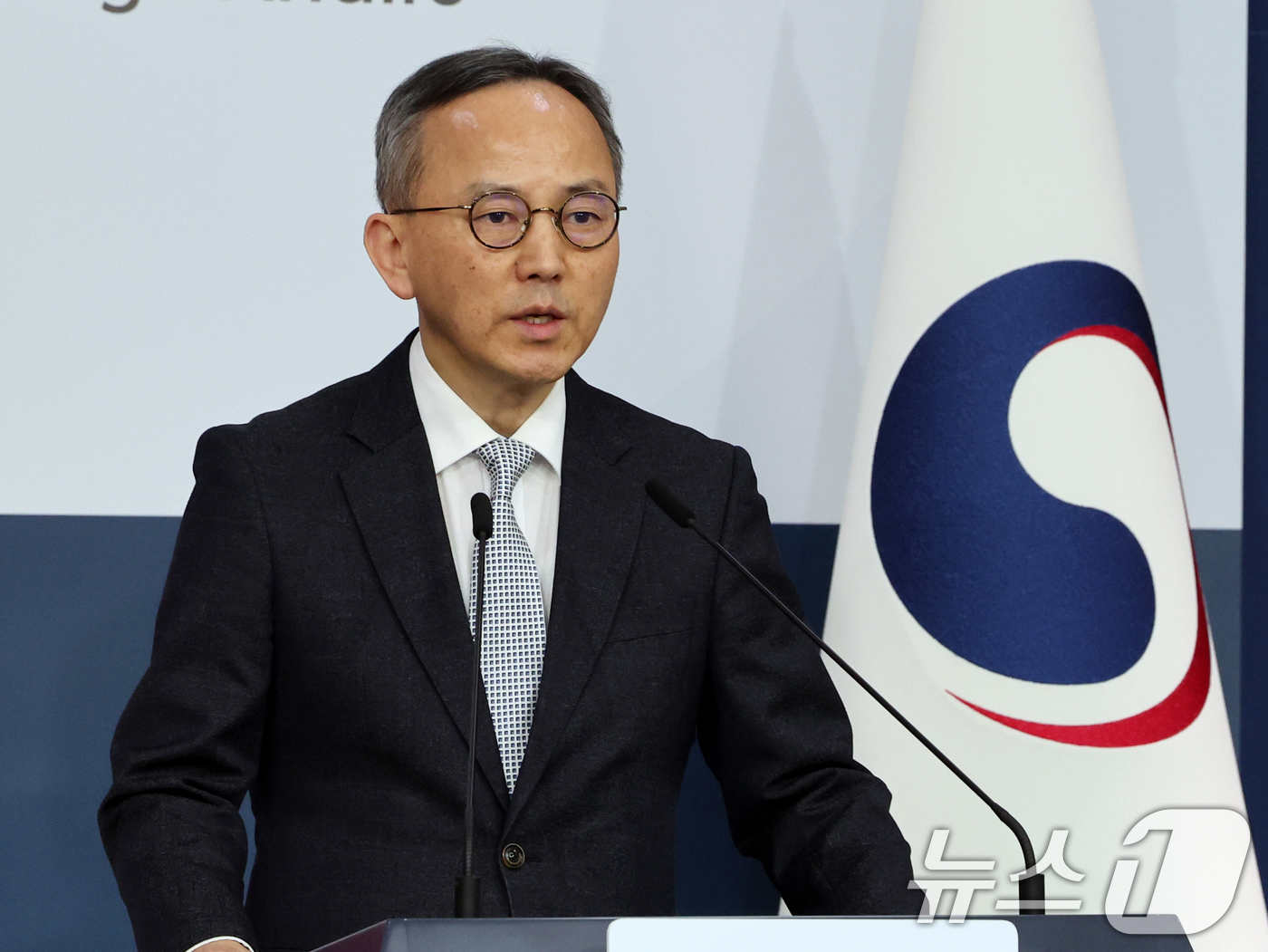 (서울=뉴스1) 황기선 기자 = 박일 외교부 대변인이 5일 오후 서울 종로구 정부서울청사에서 중동 상황 및 재외국민보호 관련 브리핑을 하고 있다.  2026.3.5/뉴스1