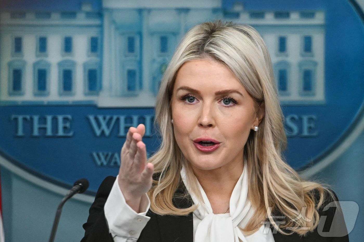 (워싱턴 AFP=뉴스1) 김경민 기자 = 캐롤라인 레빗 백악관 대변인이 4일(현지시간) 워싱턴DC 브래디 브리핑룸에서 발언하고 있다. 2026.3.4ⓒ AFP=뉴스1