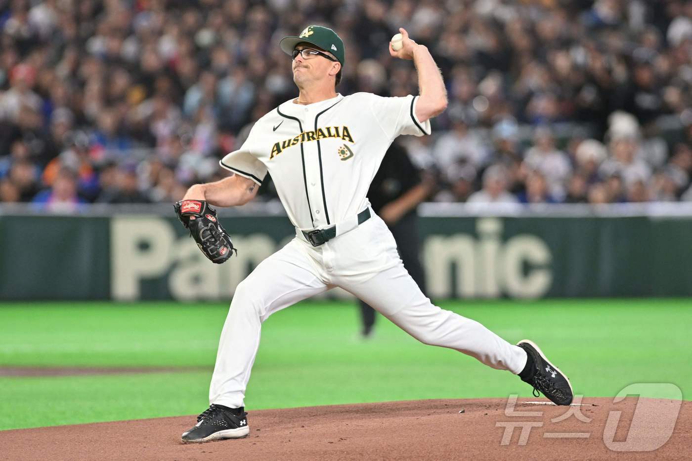 본문 이미지 - 호주 야구대표팀 투수 알렉스 웰스가 5일 일본 도쿄돔에서 열린 2026 WBC 대만전에 선발 등판해 역투하고 있다. ⓒ AFP=뉴스1