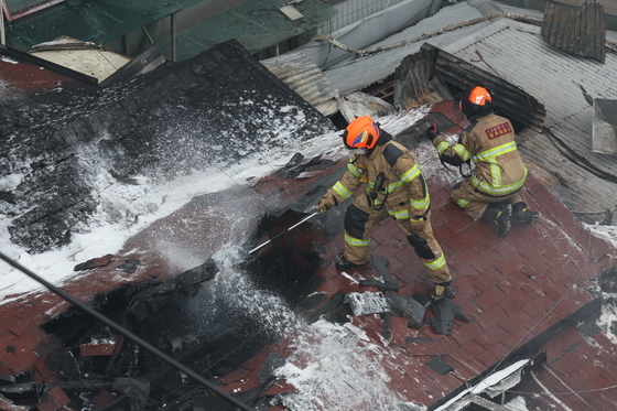 종묘 인근 건물 화재, 잔불 진압