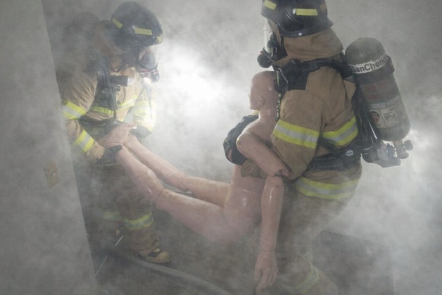 "아파트·지하 화재 대응"… 전남소방 '시야 상실 상황' 구조훈련 실시