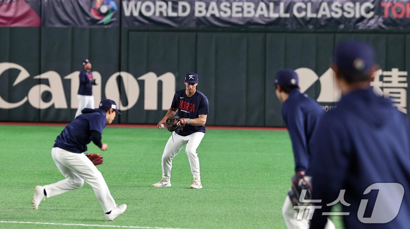 (도쿄=뉴스1) 구윤성 기자 = 대한민국 야구대표팀 선수들이 5일 오후 일본 도쿄돔에서 열리는 2026 월드베이스볼클래식(WBC) C조 1차전 체코와의 경기를 앞두고 훈련하고 있다 …