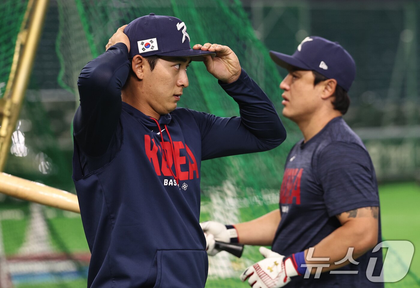 본문 이미지 - 대한민국 야구대표팀 이정후, 박동원이 5일 오후 일본 도쿄돔에서 열리는 2026 월드베이스볼클래식(WBC) C조 1차전 체코와의 경기를 앞두고 훈련하고 있다. 2026.3.5 ⓒ 뉴스1 구윤성 기자
