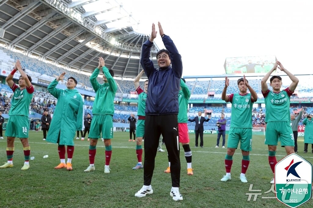 본문 이미지 - 황선홍 감독이 이끄는 대전하나시티즌 (한국프로축구연맹 제공)