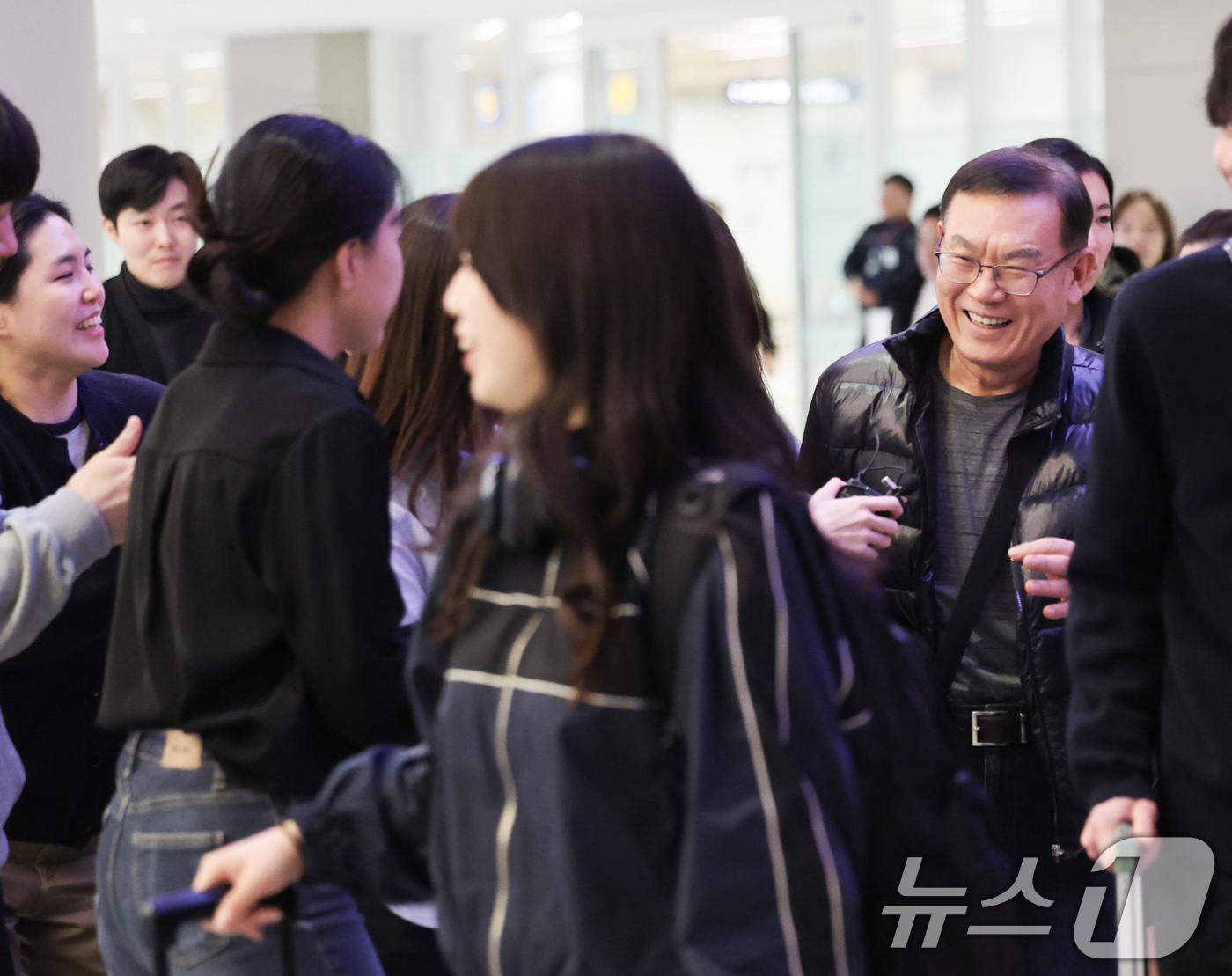 (인천공항=뉴스1) 오대일 기자 = 중동 사태 여파로 두바이 공항 운항 차질이 이어지면서 현지에 체류하던 한국인 관광객들이 5일 오후 인천국제공항을 통해 귀국하고 있다. (공동취재 …