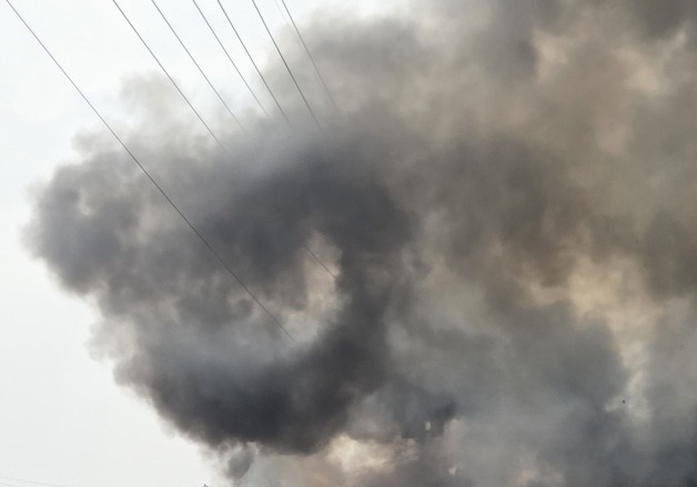 여주 농로서 화물차 2대 화재…지하수 굴착 중 컴프레셔 발화 추정