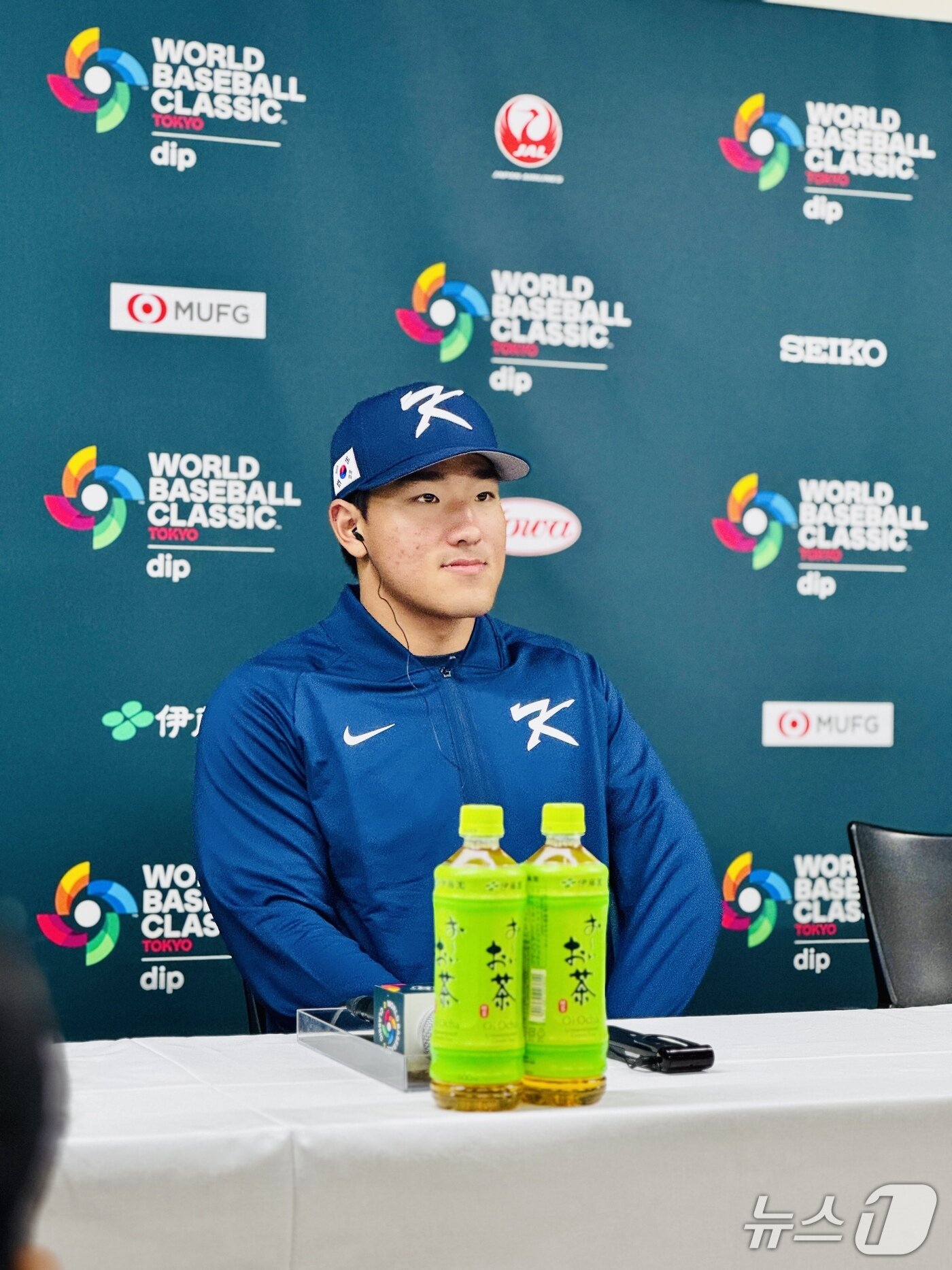 본문 이미지 - 안현민이 5일 일본 도쿄돔에서 기자회견을 하고 있다.