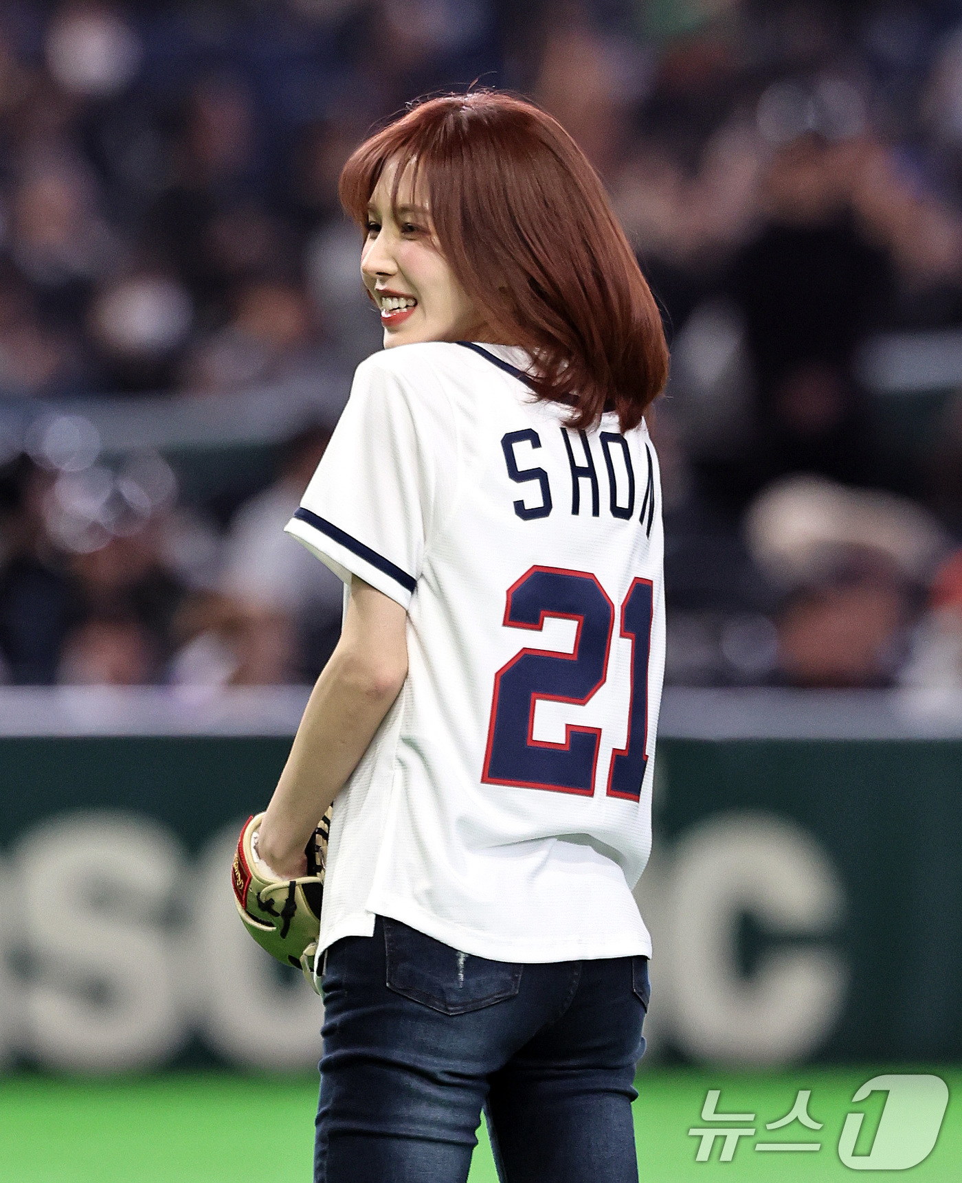 (도쿄=뉴스1) 구윤성 기자 = 5일 오후 일본 도쿄돔에서 열린 2026 월드베이스볼클래식 C조 1차전 대한민국과 체코의 경기에 앞서 레드벨벳 웬디가 시구하고 있다. 2026.3. …