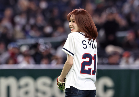 WBC 시구자로 나선 레드벨벳 웬디