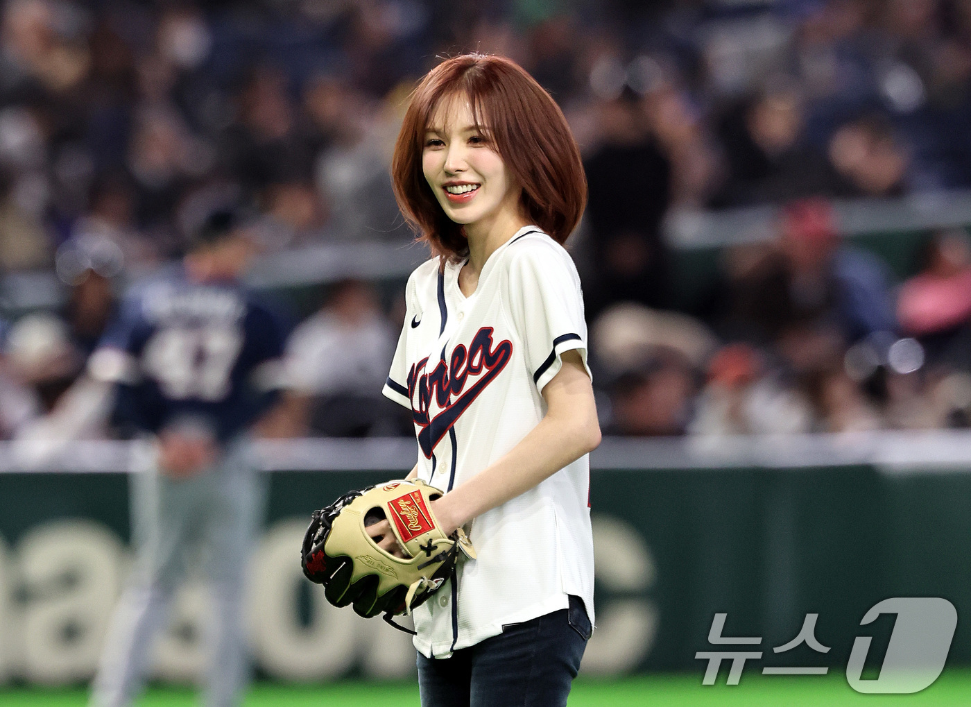 (도쿄=뉴스1) 구윤성 기자 = 5일 오후 일본 도쿄돔에서 열린 2026 월드베이스볼클래식 C조 1차전 대한민국과 체코의 경기에 앞서 레드벨벳 웬디가 시구를 준비하고 있다.  20 …